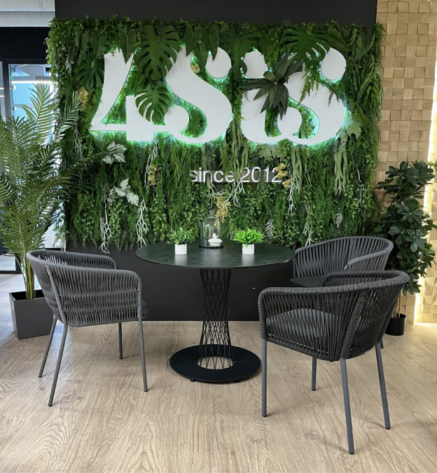 Картинка о нас